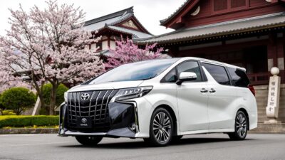 Gambar Toyota Alphard di Jepang